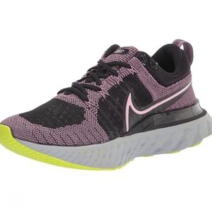 Nike Women's Black and Pink Athletic Sneakers